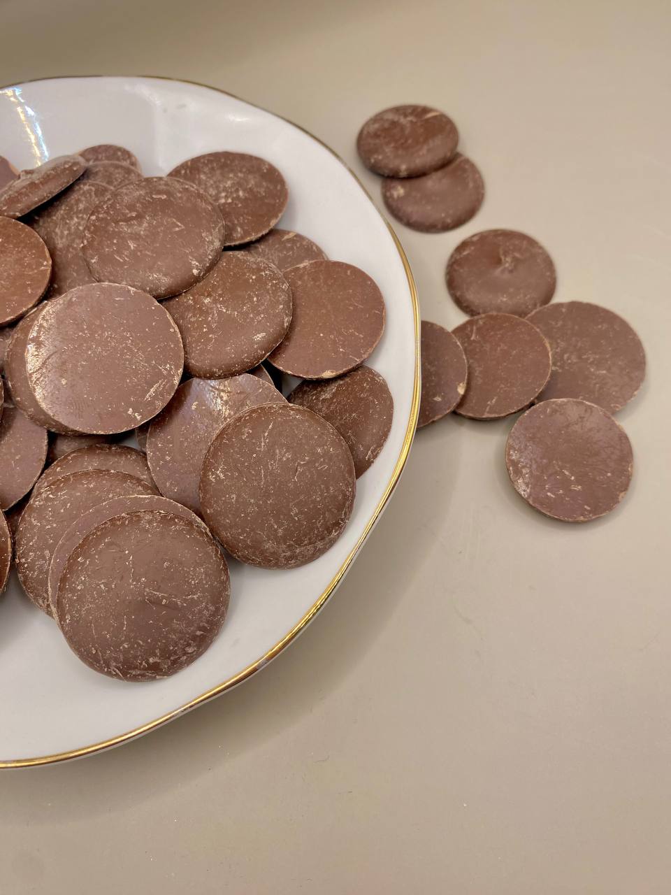 Шоколад Т молочный 35% 1кг ВЕС ТОМЕР